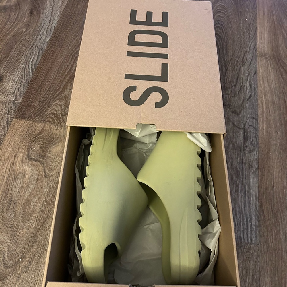 YEEZY SLIDES ($110 USED)